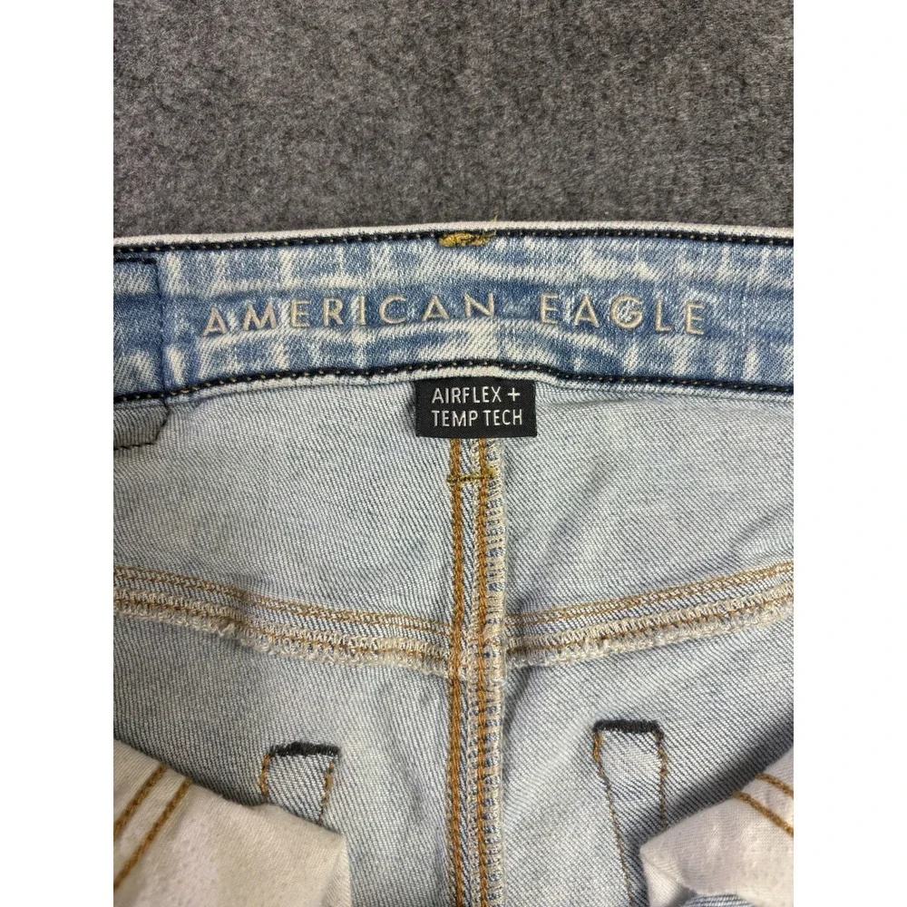 Men's American Eagle AirFlex+ Temp Tech Distressed Jeans Light Wash 28x30. ‎ A10